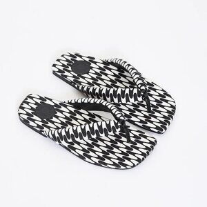 Dries Van Noten Printed Flip Flops, size 38 (fits like 8.5)